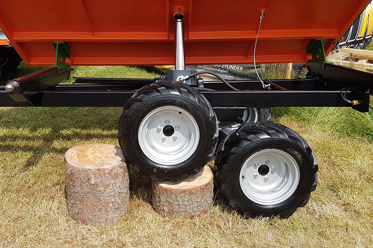 Flexible and smooth bogie axle