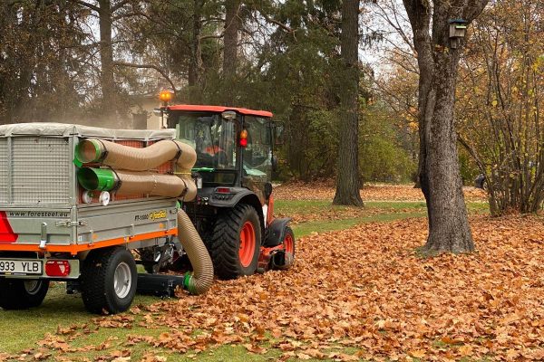 Foresteel-FT-1600-Leaf-Trailer-with-Kubota-Compact-Tractor-Mowing-Deck-setup-03