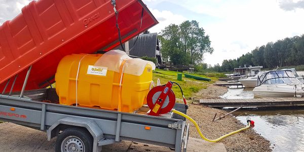 Foresteel-FTW-600-water-tank-on-car-trailer